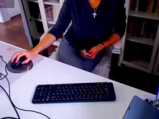 _angelina_'s live room