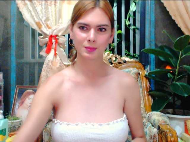 HotBeautyQuen live cam preview