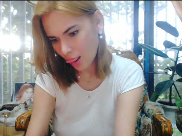 HotBeautyQuen live cam preview