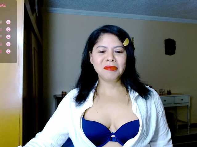 Rosita1900 live cam on BongaCams