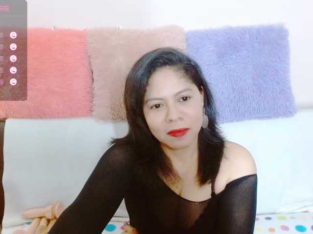 Rosita1900 live cam on BongaCams