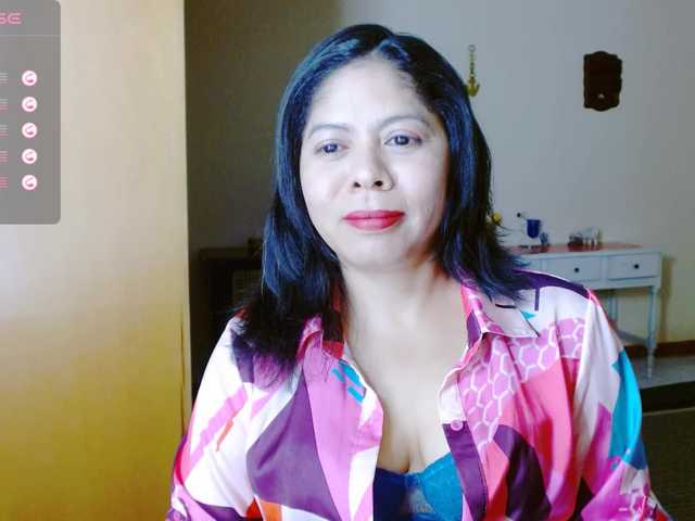 Rosita1900 live cam on BongaCams