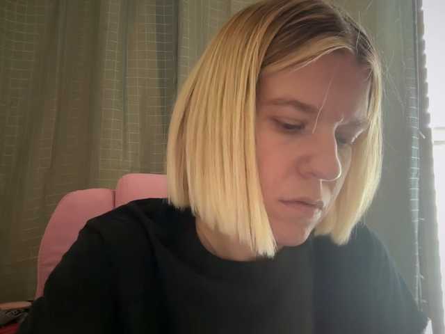 le modèle AmericnBarbie est en webcam porno dans un show sur le site bongacams, il possède les tags suivants: White/Caucasian,Blonde,Shaved