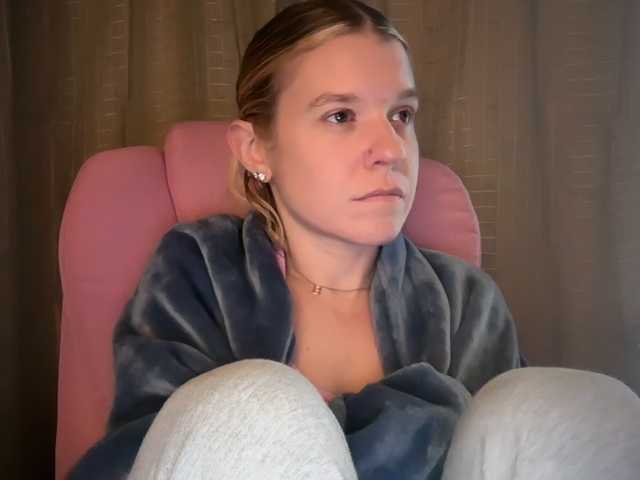 le modèle AmericnBarbie est en webcam porno dans un show sur le site bongacams, il possède les tags suivants: White/Caucasian,Blonde,Shaved