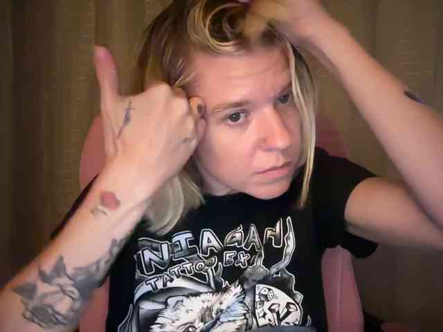 AmericnBarbie webcam