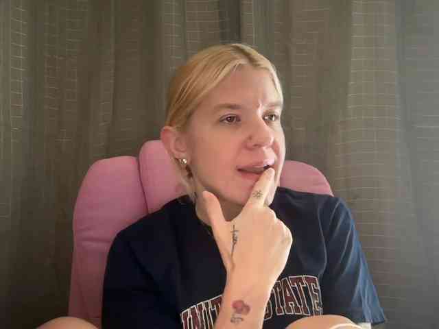 AmericnBarbie webcam