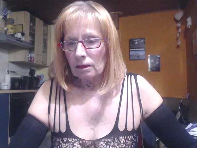 Sexysilvie live cam on BongaCams