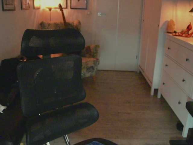 le modèle SandyMISS est en webcam porno dans un show sur le site bongacams, il possède les tags suivants: White/Caucasian,Brunette,Shaved