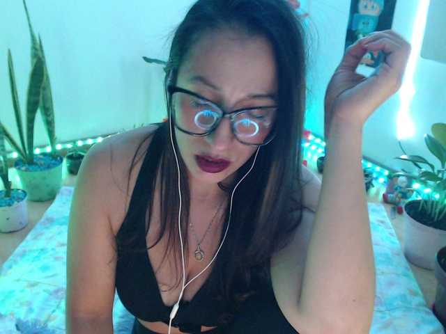 bomboncita288 live cam on BongaCams