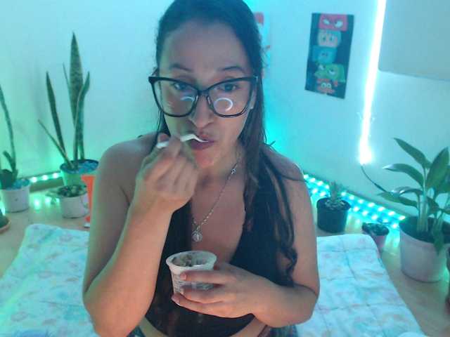 bomboncita288 live cam on BongaCams