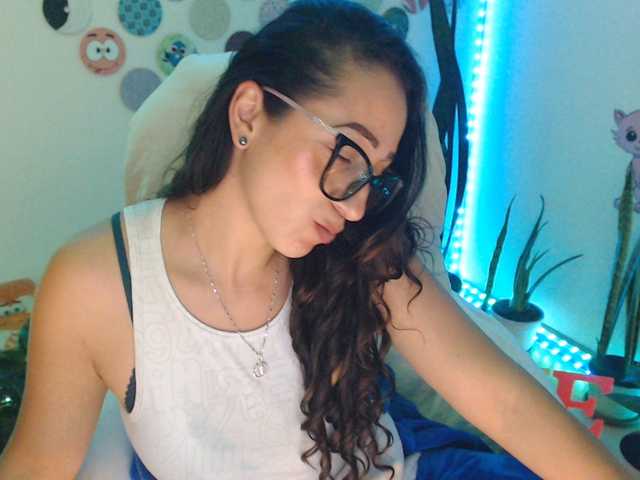 bomboncita288 live cam on BongaCams
