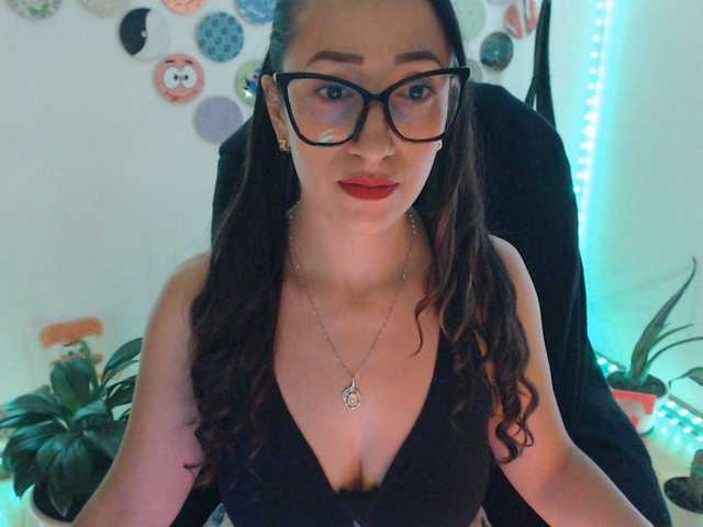 bomboncita288 live cam on BongaCams