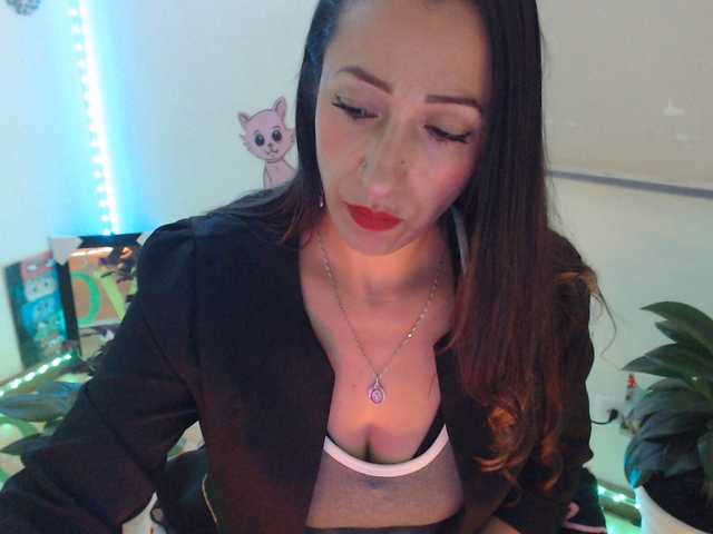 bomboncita288 live cam on BongaCams