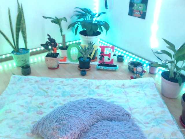 bomboncita288 live cam on BongaCams