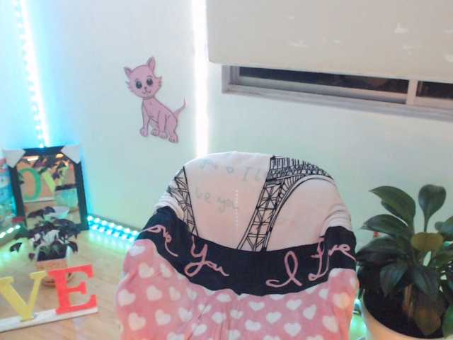 bomboncita288 live cam on BongaCams
