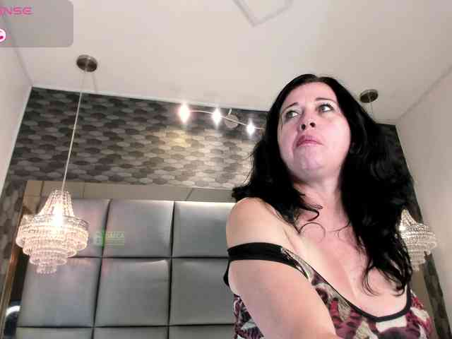 Lady-Hellen webcam