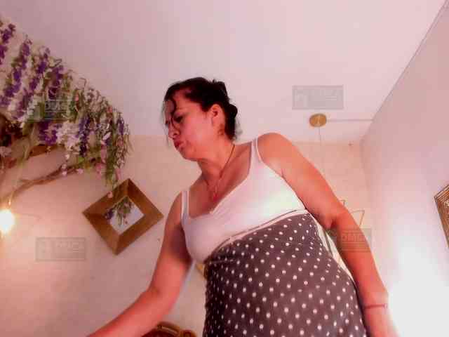 Lady-Hellen webcam