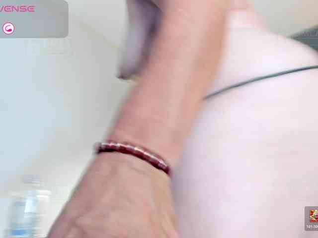 Lady-Hellen webcam