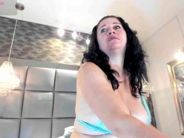 Lady-Hellen webcam