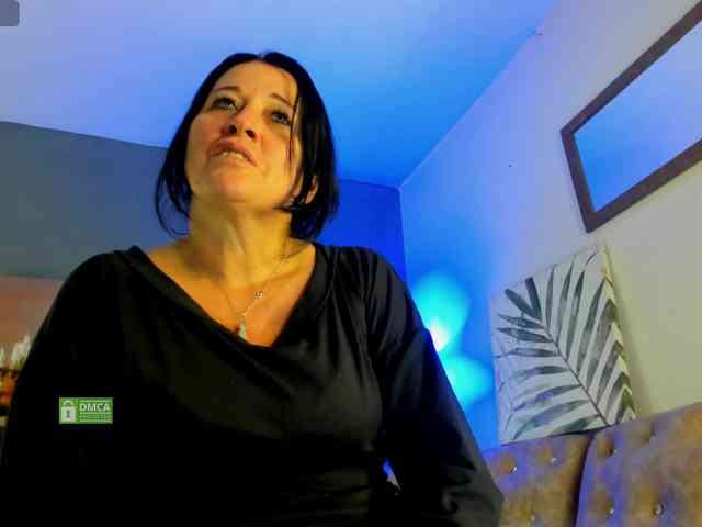 Lady-Hellen webcam