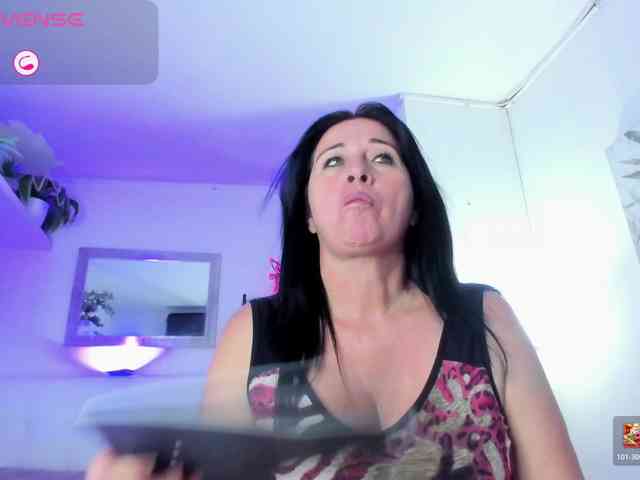 Lady-Hellen webcam