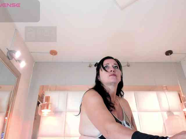 Lady-Hellen webcam