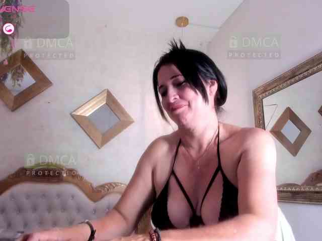 Lady-Hellen webcam