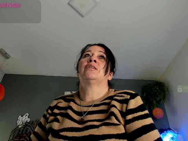 Lady-Hellen webcam
