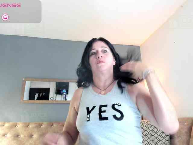 Lady-Hellen webcam