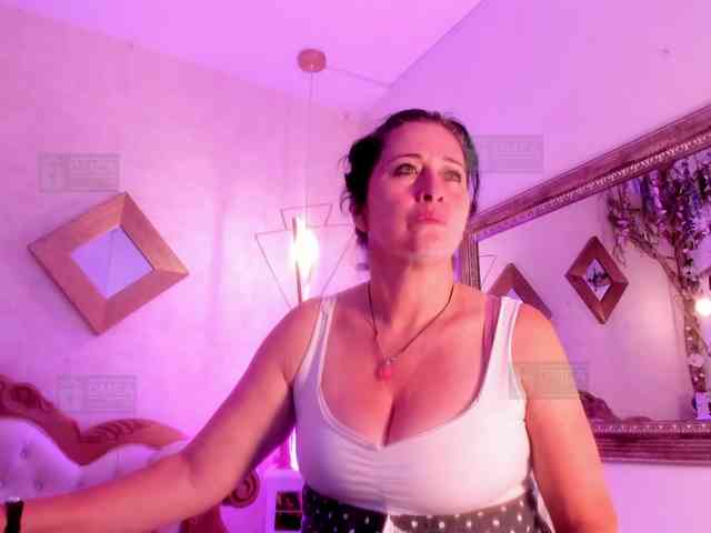 Lady-Hellen webcam