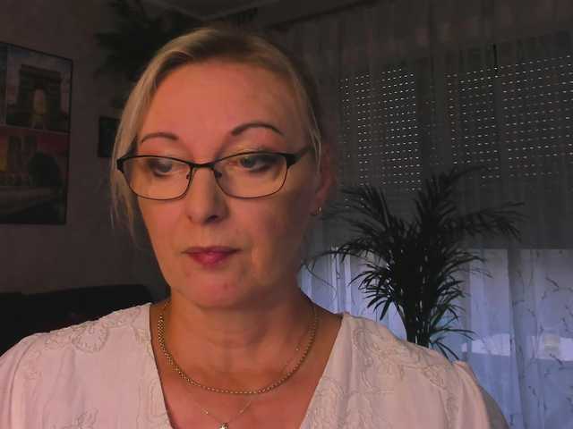 SoftVANESSA live cam on BongaCams