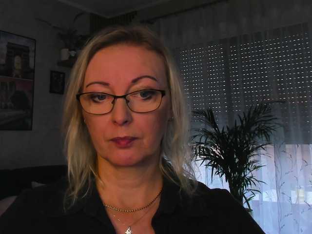 SoftVANESSA — live female cam