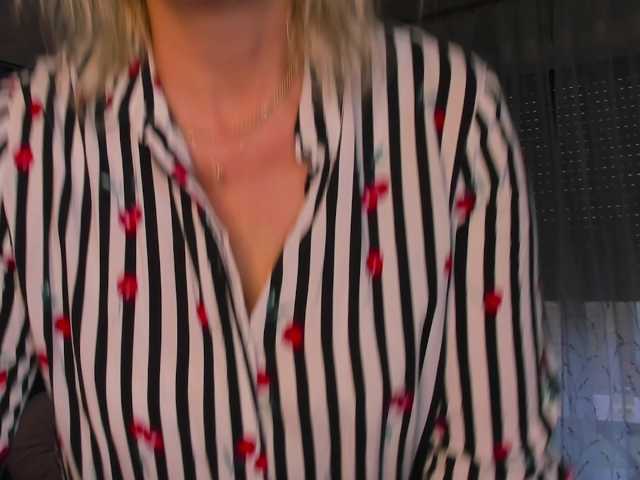 SoftVANESSA live cam on BongaCams