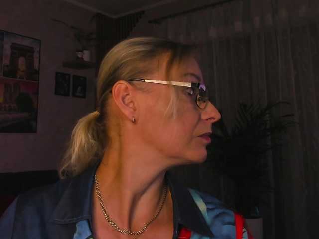 SoftVANESSA live cam on BongaCams