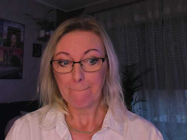 SoftVANESSA live cam on BongaCams