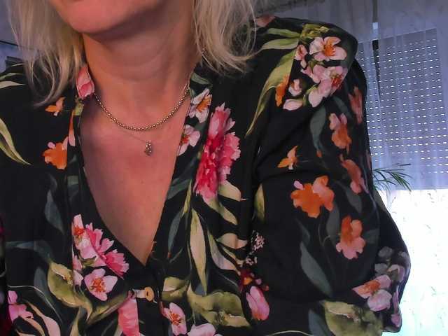 SoftVANESSA live cam on BongaCams