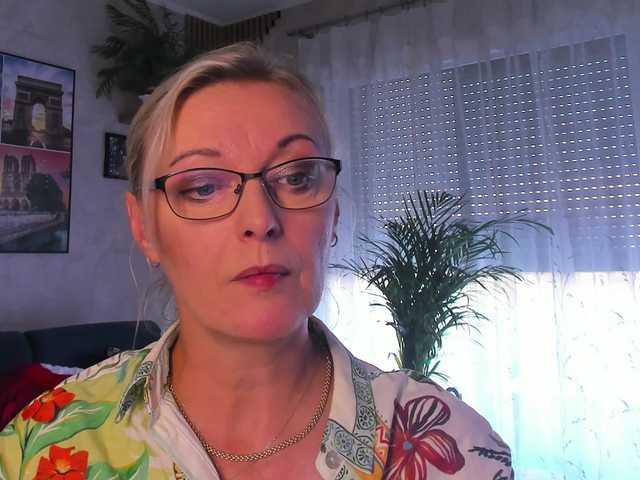 SoftVANESSA live cam on BongaCams