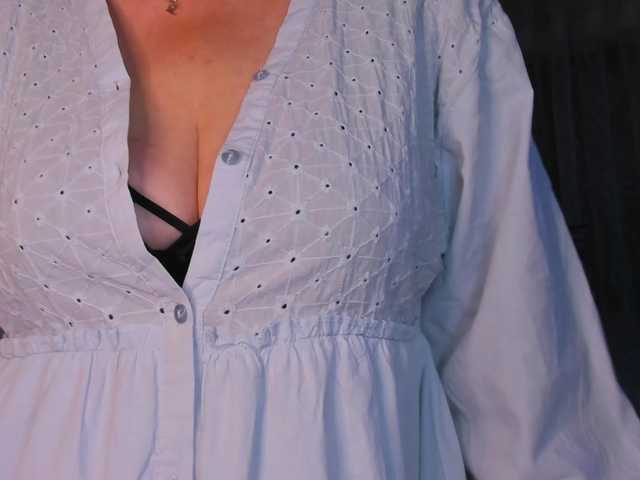 SoftVANESSA live cam on BongaCams