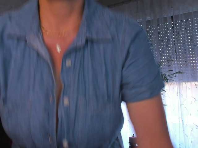 SoftVANESSA live cam on BongaCams