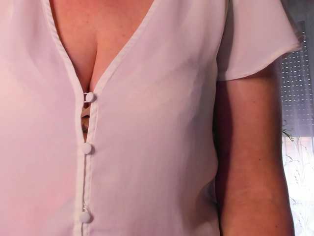 SoftVANESSA live cam on BongaCams