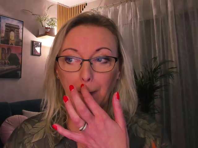 SoftVANESSA live cam on BongaCams