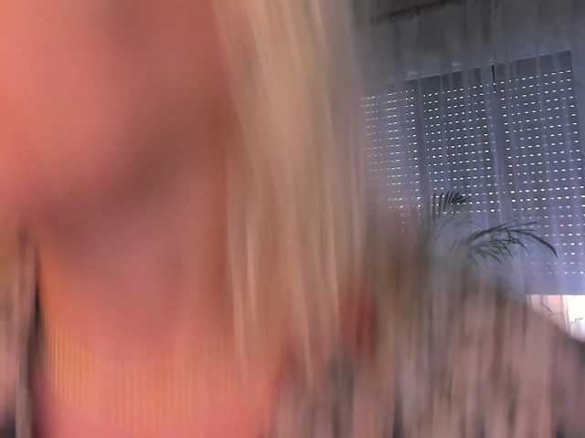 SoftVANESSA live cam on BongaCams
