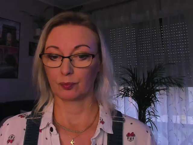 SoftVANESSA live cam on BongaCams
