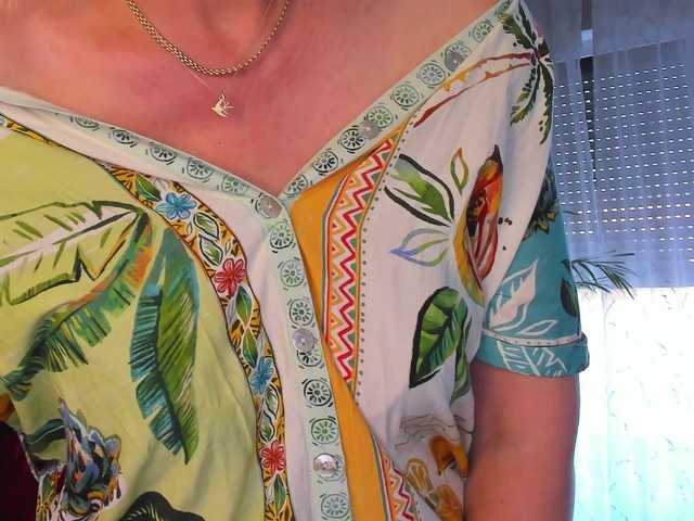 SoftVANESSA live cam on BongaCams