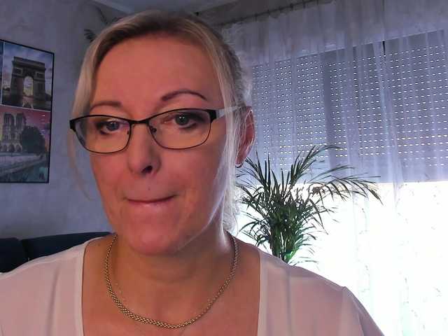 SoftVANESSA live cam on BongaCams