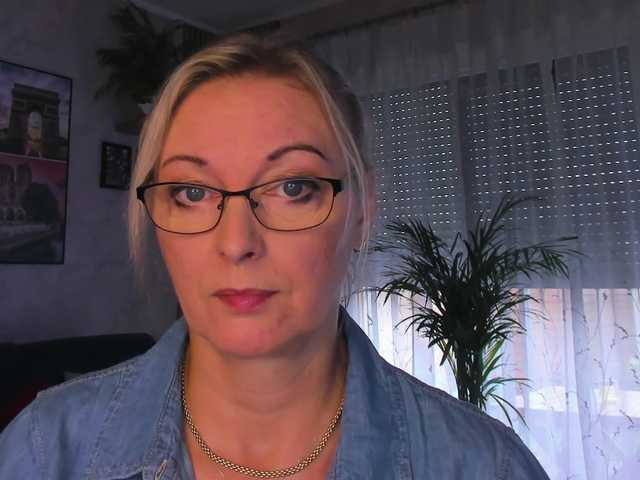 SoftVANESSA live cam on BongaCams