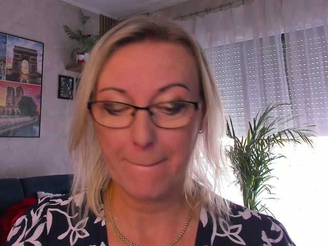 SoftVANESSA live cam on BongaCams
