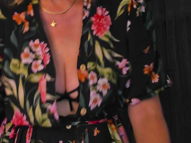 SoftVANESSA live cam on BongaCams