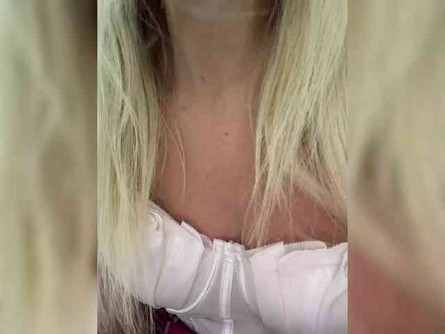-riviera-'s cam show statistics and live stream