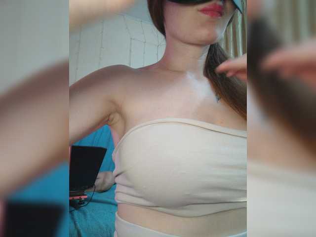 BeautyTriple live webcam show